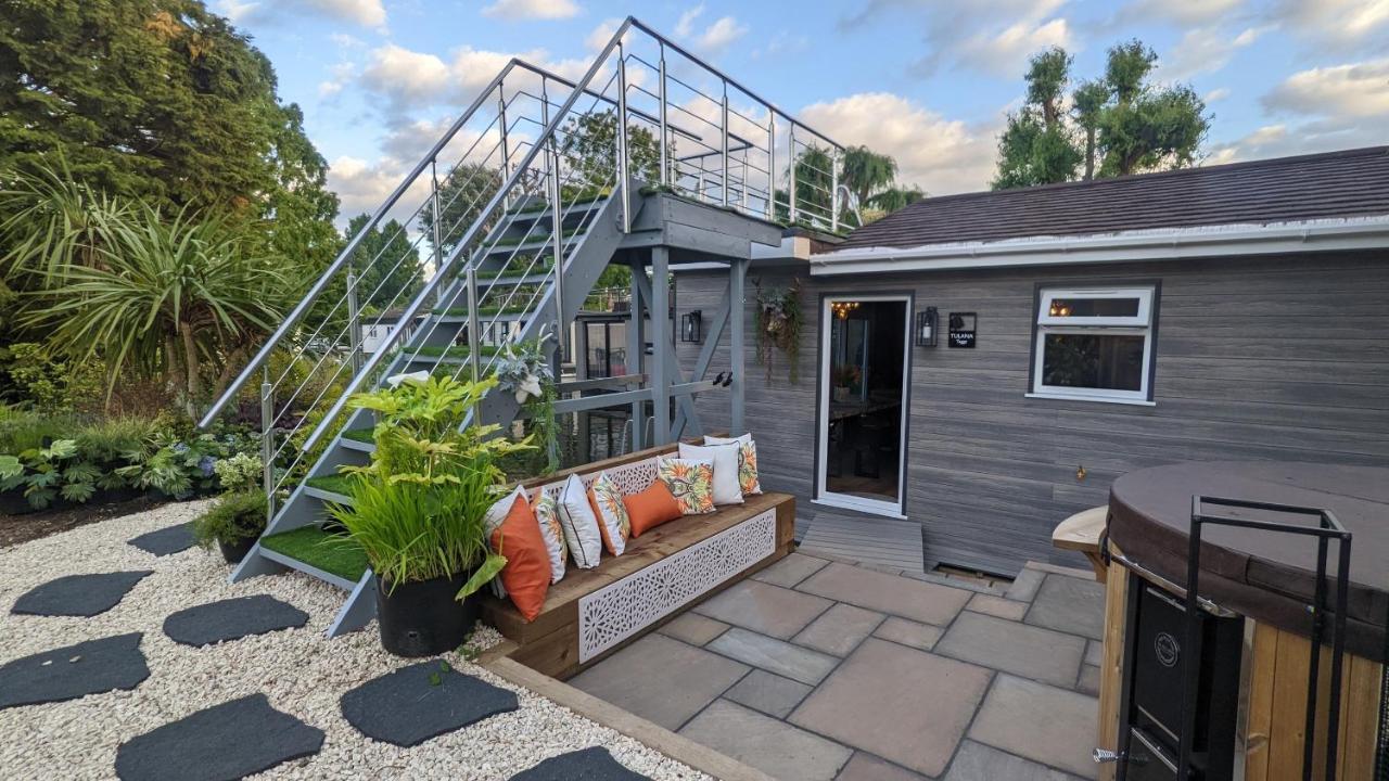 Tulana Taggs - Floating Home On Idyllic Island Hampton Hill Екстериор снимка