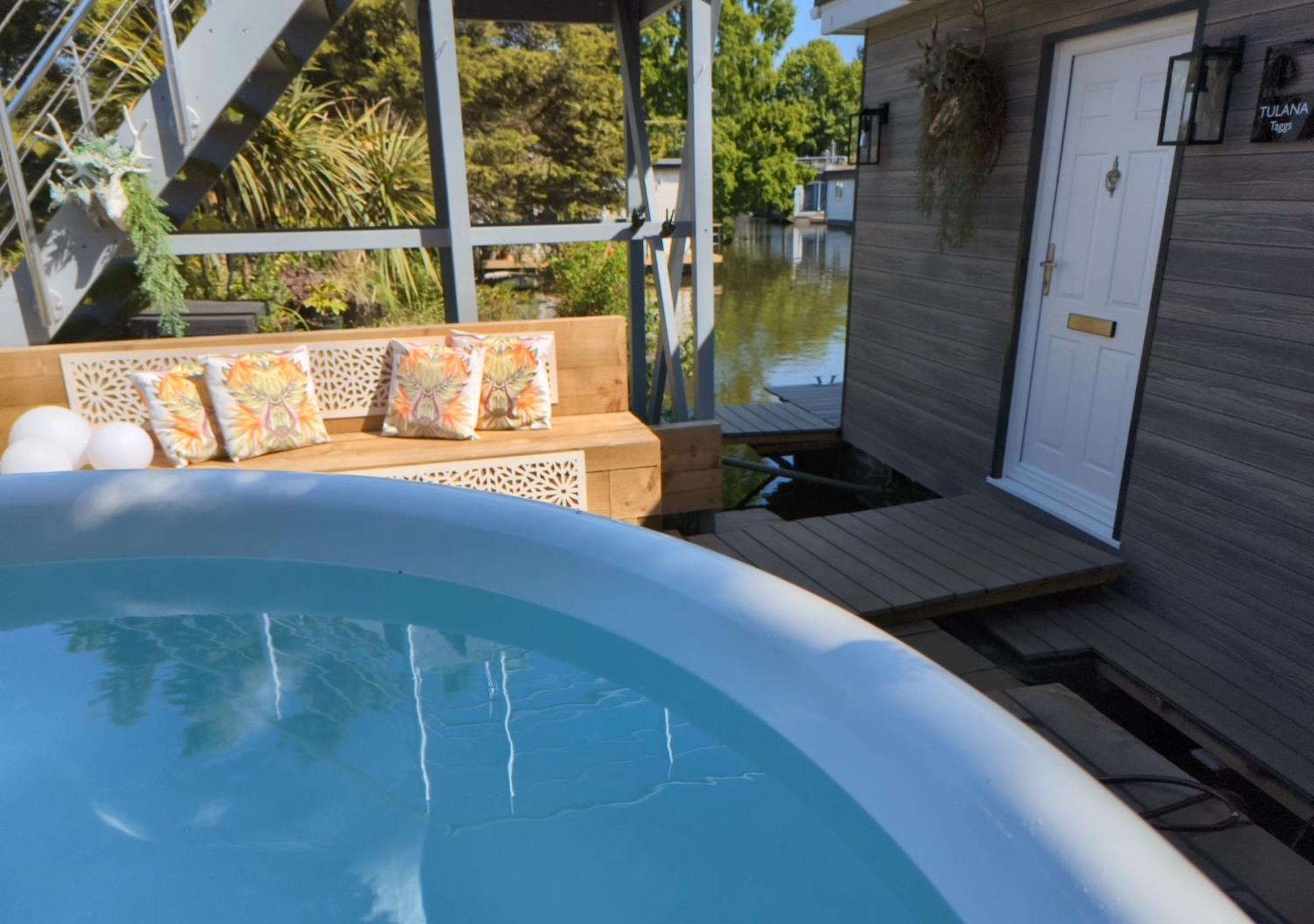 Tulana Taggs - Floating Home On Idyllic Island Hampton Hill Екстериор снимка