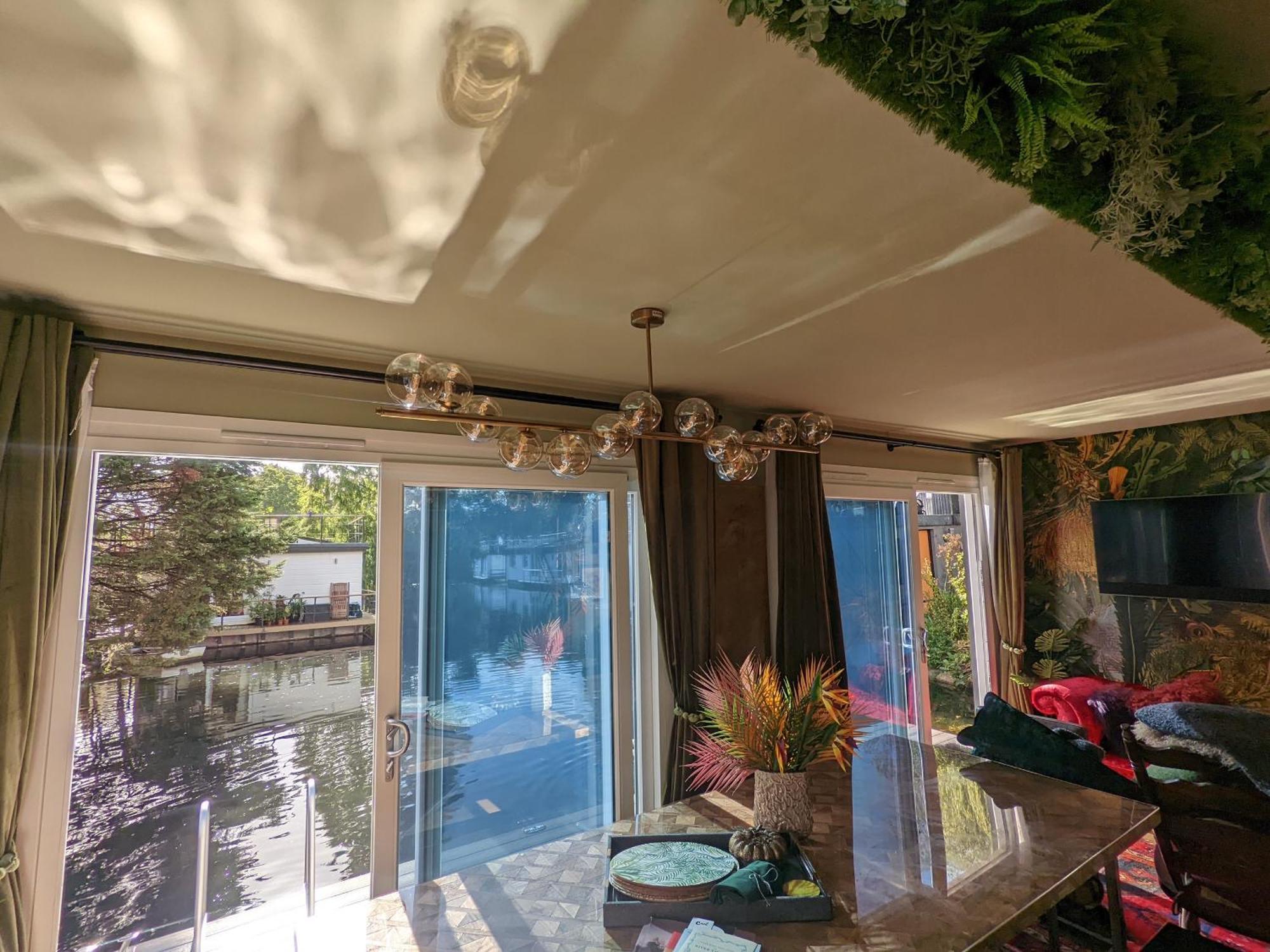 Tulana Taggs - Floating Home On Idyllic Island Hampton Hill Екстериор снимка